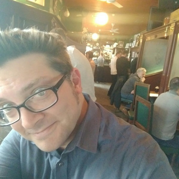 Foto tirada no(a) Jinty McGuinty&#39;s Irish Bar por Dallas M. em 4/28/2018