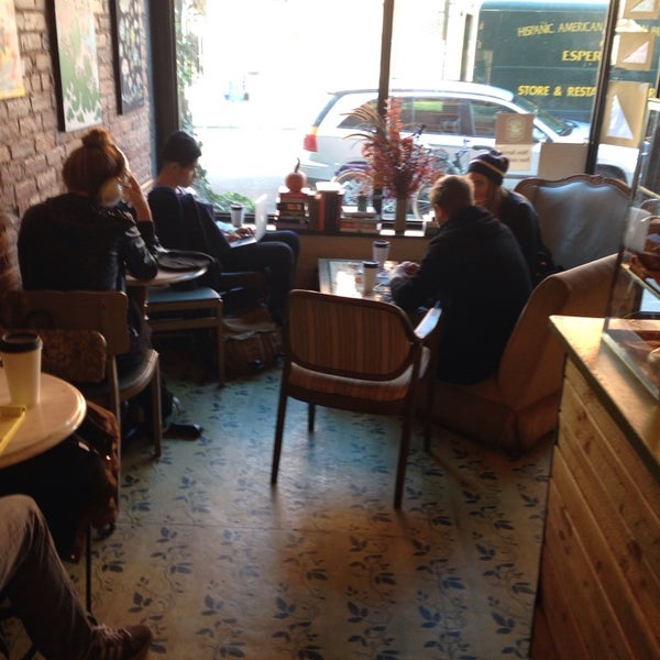 Foto diambil di Central Cafe oleh Jonathan F. pada 11/13/2013