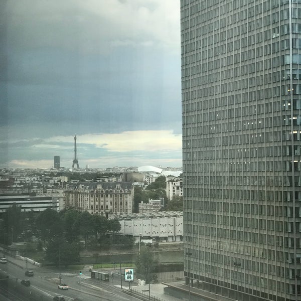 Foto diambil di Meliá La Défense Paris oleh Andrew M. pada 8/10/2017