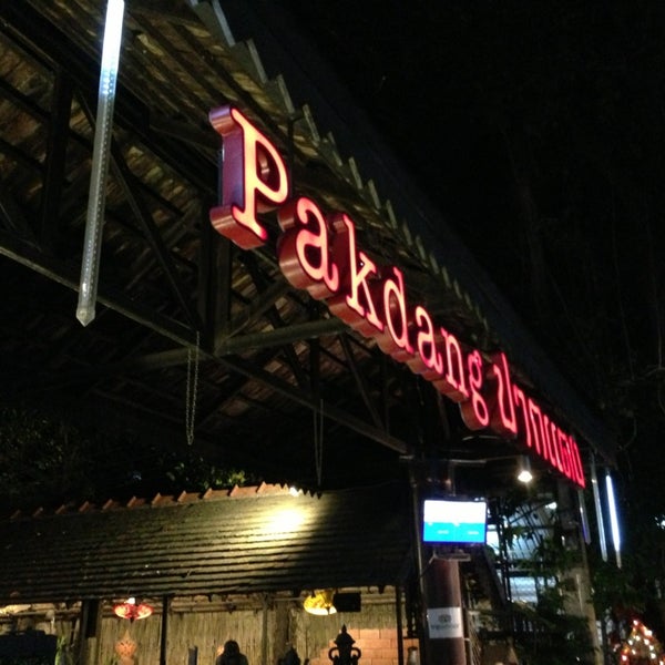 รูปภาพถ่ายที่ Paak Dang Restaurant โดย Henry C. เมื่อ 6/23/2013