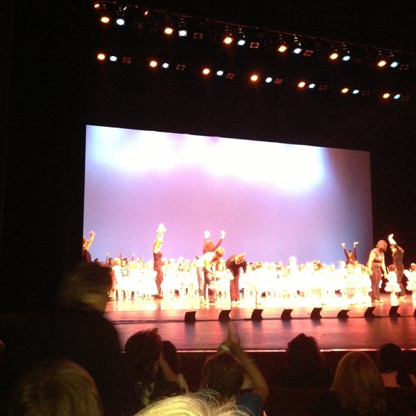 Foto diambil di Performing Arts Center, Purchase College oleh Carrie R. pada 5/11/2013