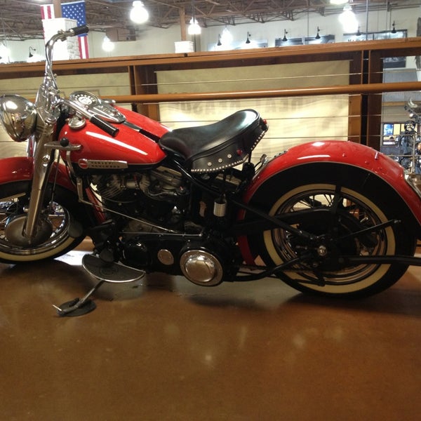 Снимок сделан в Longhorn Harley-Davidson пользователем James D. 8/3/2013