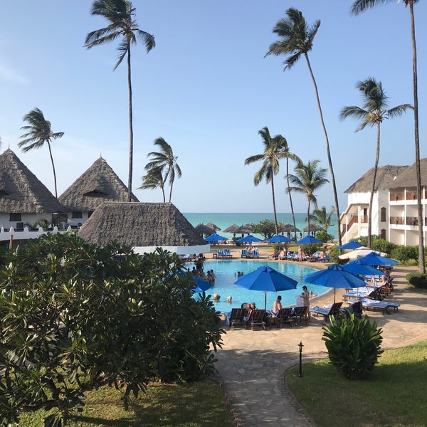 Foto diambil di DoubleTree Resort by Hilton Hotel Zanzibar - Nungwi oleh Vlad O. pada 1/28/2018