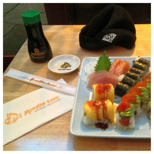 3/9/2013にCRUZがMonster Sushiで撮った写真