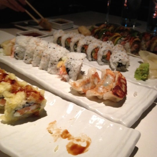 รูปภาพถ่ายที่ Stingray Sushi โดย Maria R. เมื่อ 10/6/2012