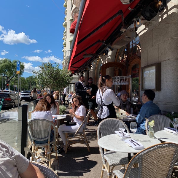 Foto diambil di Hotel Diplomat Stockholm oleh Heath T. pada 6/22/2019