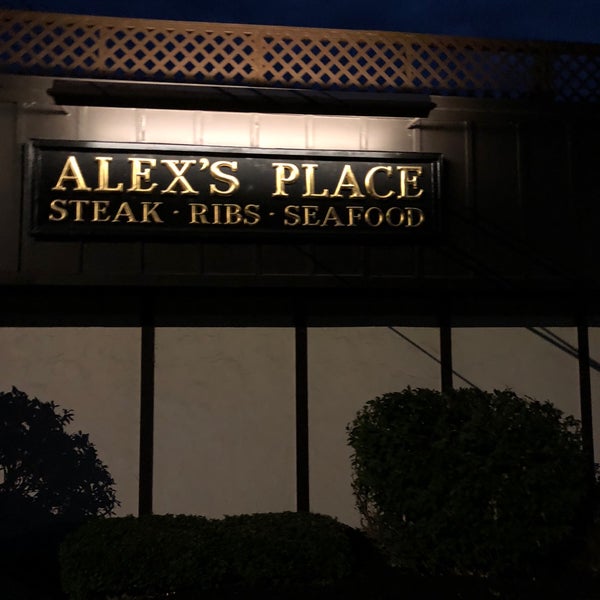 Foto tirada no(a) Alex&#39;s Place por Heath T. em 7/15/2018