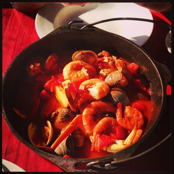 Das Foto wurde bei Noisy Oyster Seafood Restaurant von Paige W. am 6/15/2013 aufgenommen