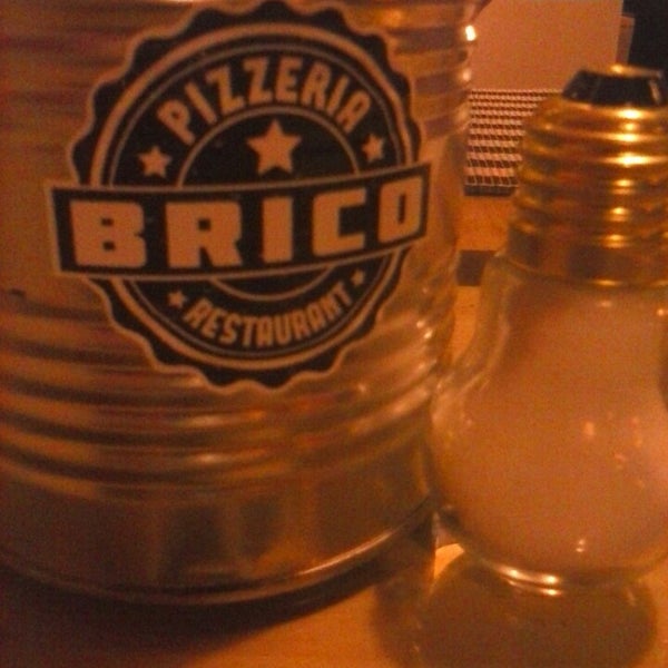 Photo taken at BRICO Pizzería Restaurant by Rocío L. on 4/2/2014