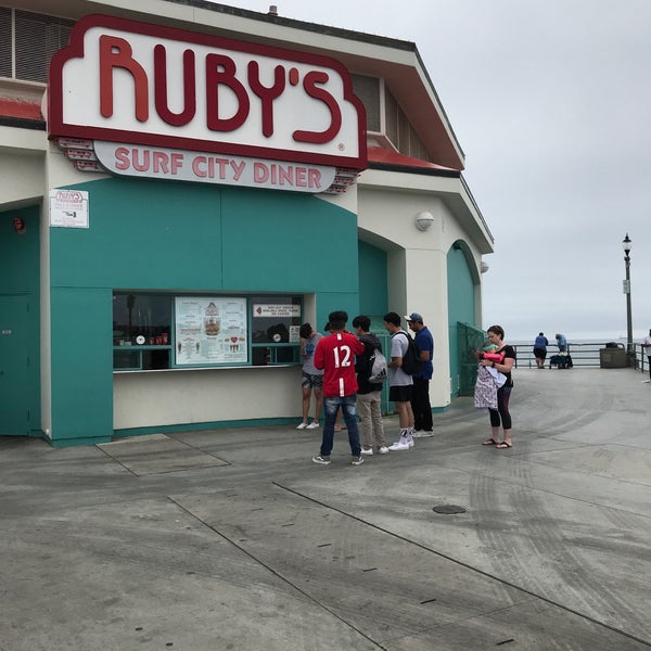 รูปภาพถ่ายที่ Ruby&#39;s Diner โดย AbdulAziz 🇰🇼 A. เมื่อ 6/6/2019