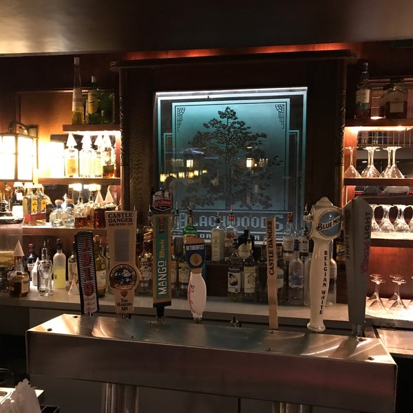 Foto diambil di Blackwoods Bar &amp; Grill oleh Stews pada 9/29/2020