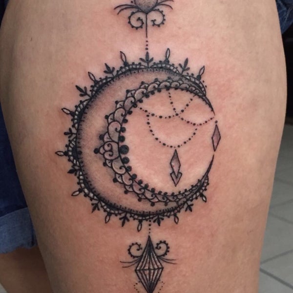 Photo taken at ANGEL TATTOO PİERCİNG by Mete I. on 4/15/2018