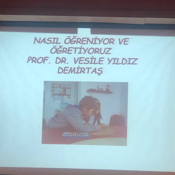 Foto diambil di Narlıdere Atatürk Kültür Merkezi oleh Sinem Y. pada 11/6/2019