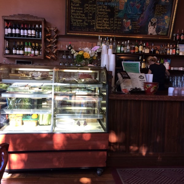5/27/2014 tarihinde Joyce L.ziyaretçi tarafından Gallop Cafe'de çekilen fotoğraf