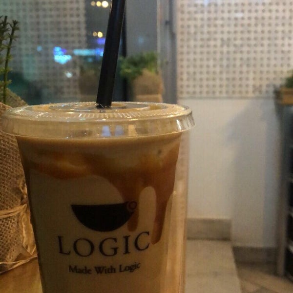 Photo prise au Logic cafe لوجك كافية par َ le7/18/2019