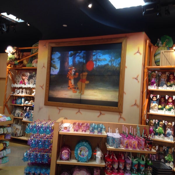 Photos At ディズニーストア 梅田 大阪市 大阪府