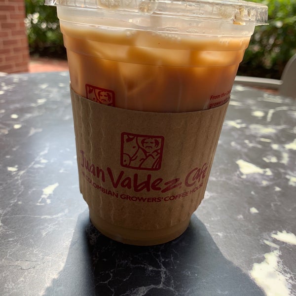 รูปภาพถ่ายที่ Juan Valdez Cafe โดย John เมื่อ 7/25/2019