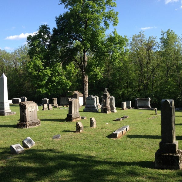 Foto diambil di Mount Olivet Funeral Home &amp; Cemetery oleh Ruth B. pada 4/29/2013