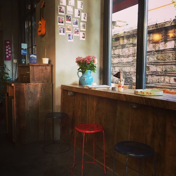 Das Foto wurde bei Mahalo Coffee Shop von Semra Ekin am 11/10/2016 aufgenommen