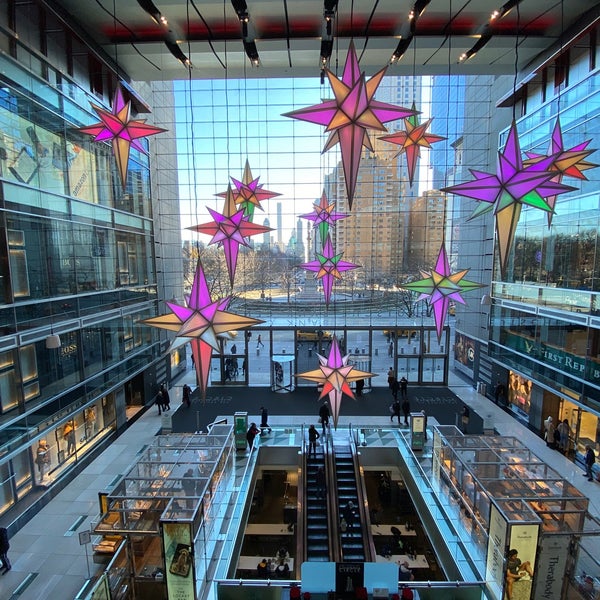 12/26/2021 tarihinde Linas D.ziyaretçi tarafından The Shops at Columbus Circle'de çekilen fotoğraf