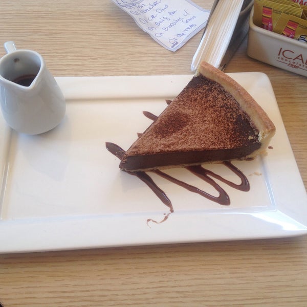 Photo taken at Dona Chocolateira - Café &amp; Doces by Daniele B. on 4/10/2015