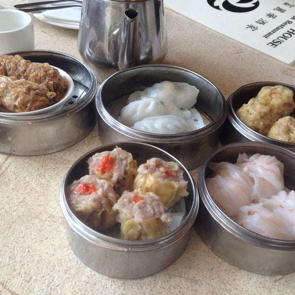 Das Foto wurde bei Canton House Chinese Restaurant von Brittany F. am 6/3/2013 aufgenommen