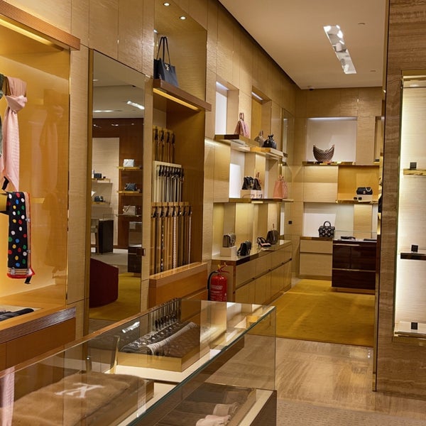 Louis Vuitton Kuwait Avenues - Luxferity