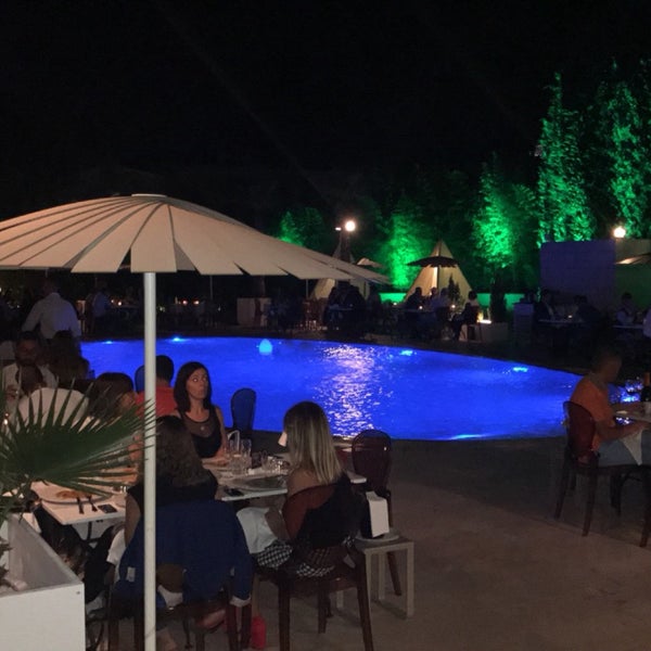 its deferent than most of the restaurants in italy,good services,Excellent view,perfect pasta,pizza and pasta, I recommend that you make a reservation first and take a table on the pool or the tent