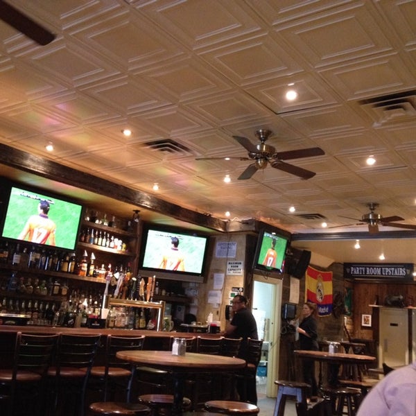 4/20/2014 tarihinde Elena C.ziyaretçi tarafından Quinn&#39;s Bar &amp; Grill'de çekilen fotoğraf