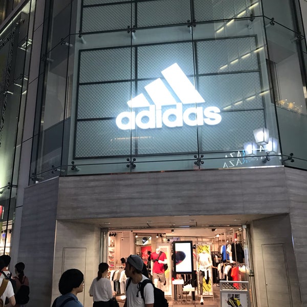 Photos At Adidasブランドコアストア 新宿 新宿区 東京都