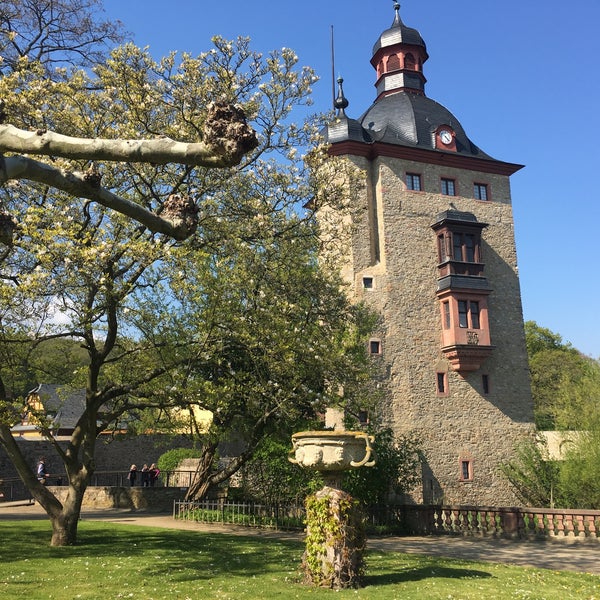 Das Foto wurde bei Schloss Vollrads von NatashaTheNomad am 5/1/2016 aufgenommen