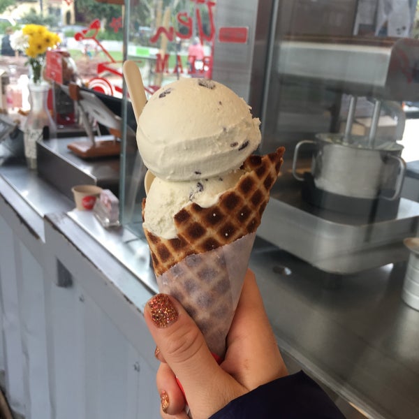 10/27/2015にNatashaTheNomadがSmitten Ice Creamで撮った写真