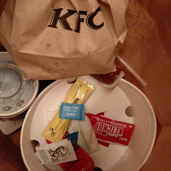 10/31/2013에 Dana K.님이 KFC에서 찍은 사진