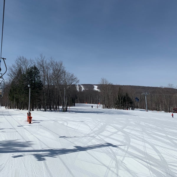 Foto tirada no(a) Belleayre Mountain Ski Center por Victoria H. em 3/13/2019