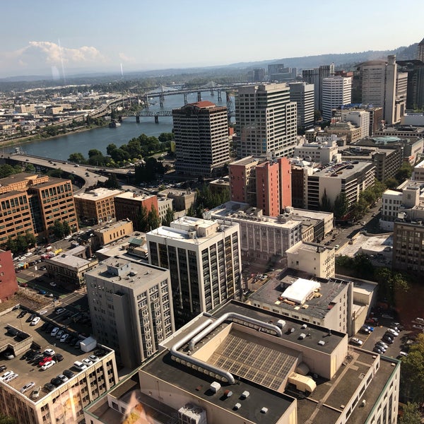 9/6/2019 tarihinde Todd R.ziyaretçi tarafından Portland City Grill'de çekilen fotoğraf