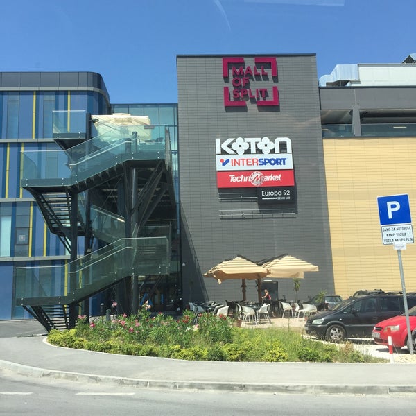 Das Foto wurde bei Mall of Split von Alexandra V. am 7/10/2016 aufgenommen