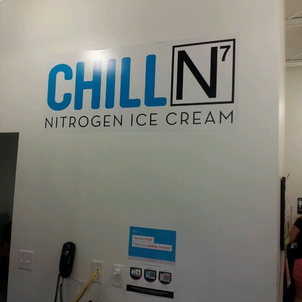 6/16/2013 tarihinde Lauren L.ziyaretçi tarafından ChillN Nitrogen Ice Cream'de çekilen fotoğraf