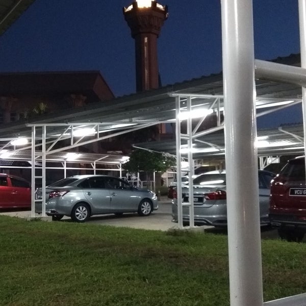 Photo taken at Masjid KLIA (Sultan Abdul Samad Mosque) by Mohd H. on 12/6/2019