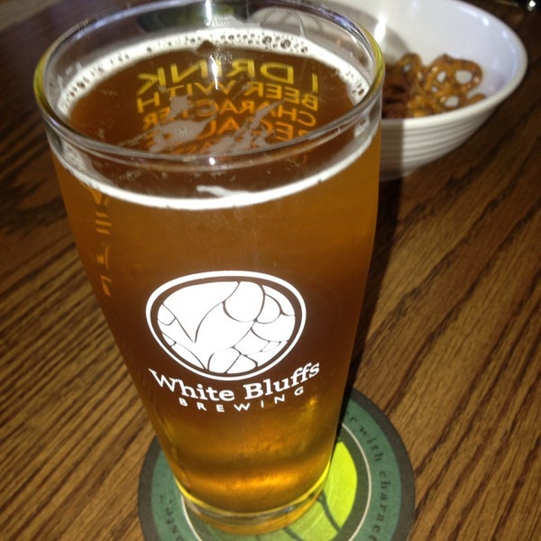 7/7/2013 tarihinde Mel U.ziyaretçi tarafından White Bluffs Brewing'de çekilen fotoğraf