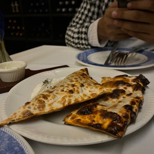 11/4/2023 tarihinde Sahar | سحرziyaretçi tarafından Helmand Restaurant'de çekilen fotoğraf