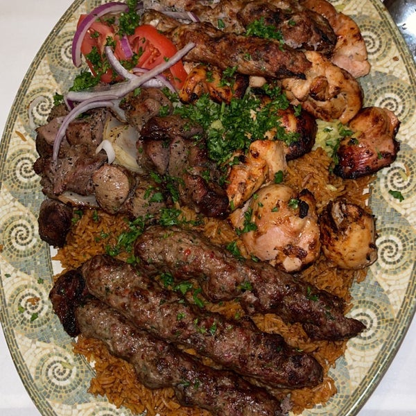 Снимок сделан в Al Natour Middle Eastern Restaurant пользователем Sahar | سحر 5/12/2022