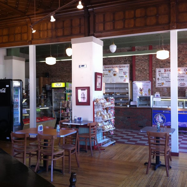 Round Island Sweet Shoppe Dessert Shop in Port Huron