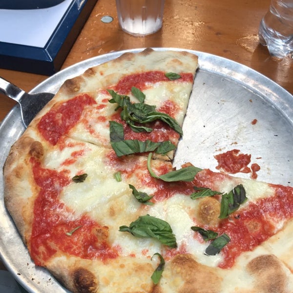 Foto diambil di Adrienne&#39;s Pizza Bar oleh Danny C. pada 8/24/2019
