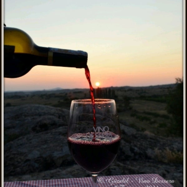 รูปภาพถ่ายที่ Vino Dessera Vineyards โดย Olcay G. เมื่อ 7/9/2021