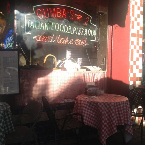 7/27/2013 tarihinde ShopSaveSequinziyaretçi tarafından Gumba&#39;s Italian Restaurant'de çekilen fotoğraf