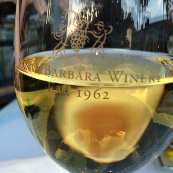 Foto diambil di Montecito Wine Bistro oleh Dejan V. pada 4/29/2014