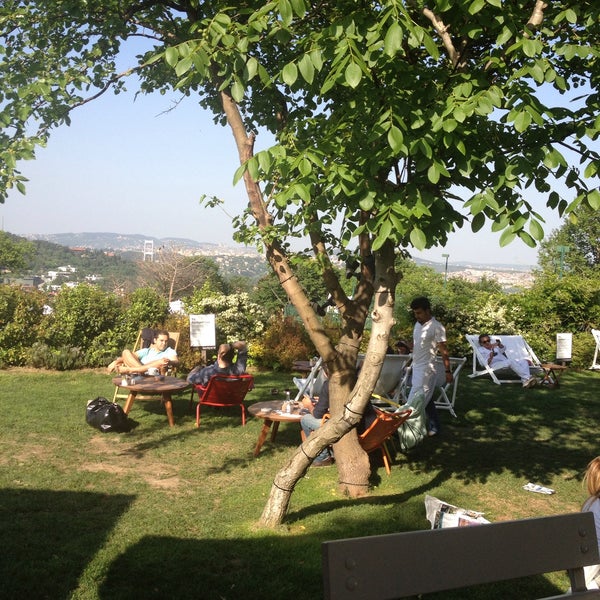 Great view, relaxed garden..nice to spend time with friends and family. Small dishes are delicious! Especially mucver and risotto!