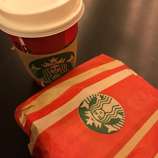 Photo prise au Starbucks par Phaedra V. ღ le11/15/2018