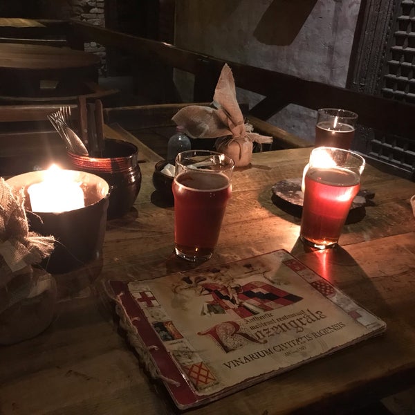 Foto scattata a Rozengrāls | Authentic Medieval Restaurant da Tatiana Z. il 8/27/2019