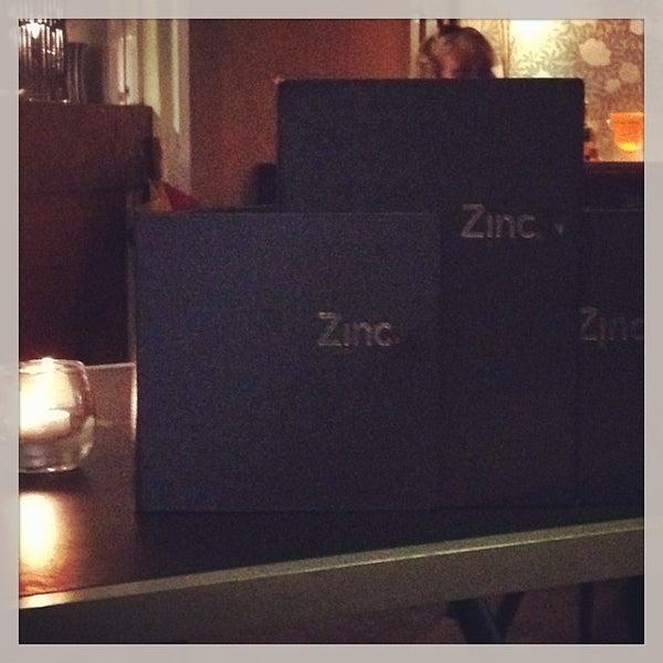 11/22/2013 tarihinde May L.ziyaretçi tarafından Zinc Restaurant &amp; Lounge Bar'de çekilen fotoğraf